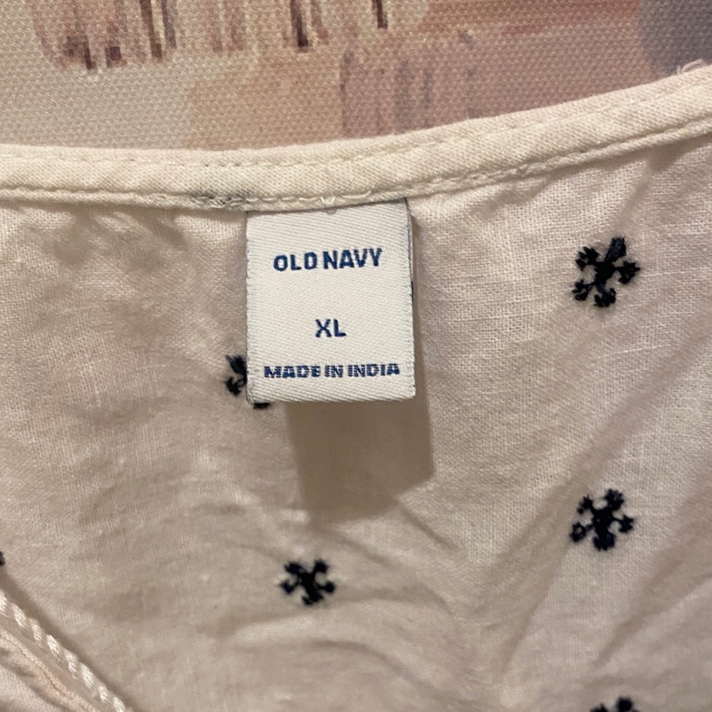 Old Navy White and Navy Embroidered Blouse - Picture 4 of 5